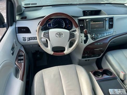 Used 2013 Toyota Sienna Limited w/ Premium Pkg image 57