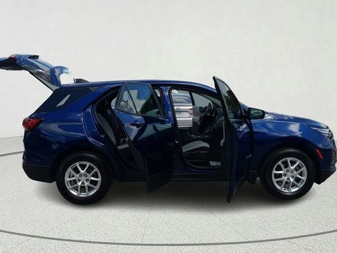 Used 2022 Chevrolet Equinox LS AWD/4WD image 14