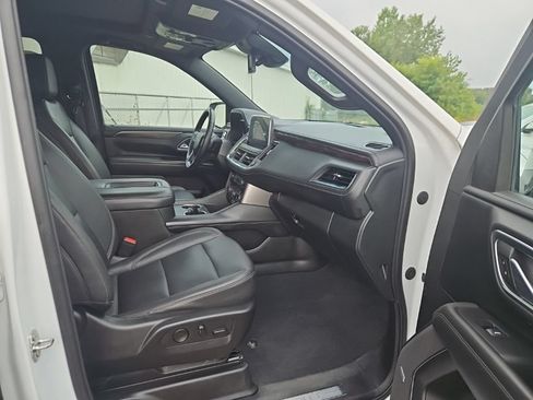 Used 2023 Chevrolet Suburban Z71 w/ Luxury Package AWD/4WD image 4