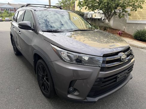 Used 2019 Toyota Highlander SE AWD/4WD image 6