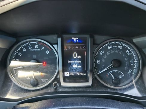Used 2022 Toyota Tacoma TRD Sport w/ TRD Premium Sport Package AWD/4WD image 23