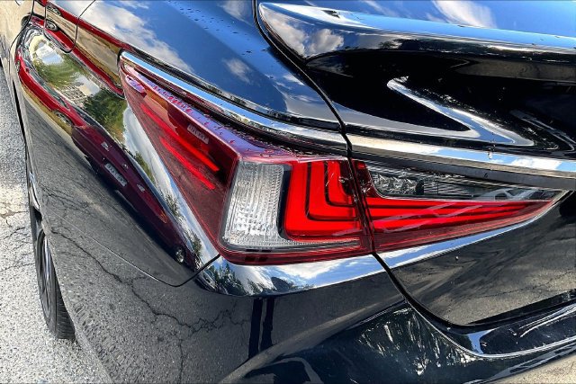 Used 2022 Lexus ES 350 F Sport w/ Accessory Package FWD image 25