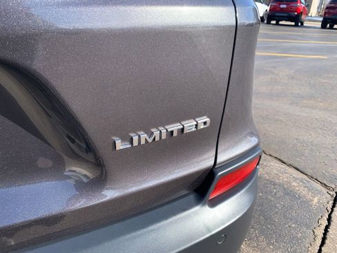 Used 2019 Jeep Cherokee Limited image 9