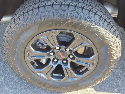 Used 2025 GMC Canyon Elevation w/ Convenience Package AWD/4WD image 10