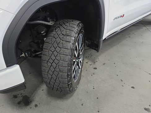 Used 2025 GMC Sierra 1500 AT4 w/ AT4 Premium Package AWD/4WD image 34