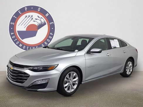 Used 2020 Chevrolet Malibu LT FWD image 2