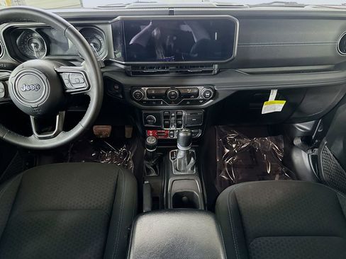 Used 2024 Jeep Wrangler Unlimited Rubicon 4xe image 18