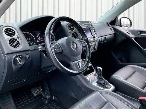 Used 2017 Volkswagen Tiguan S image 16