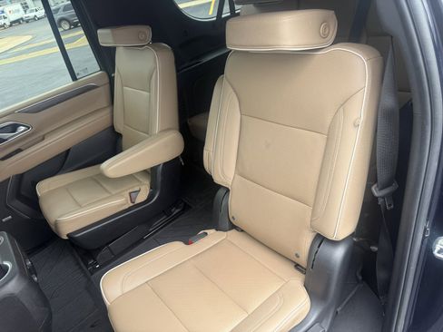 Used 2024 Chevrolet Suburban Premier w/ Premium Package AWD/4WD image 15