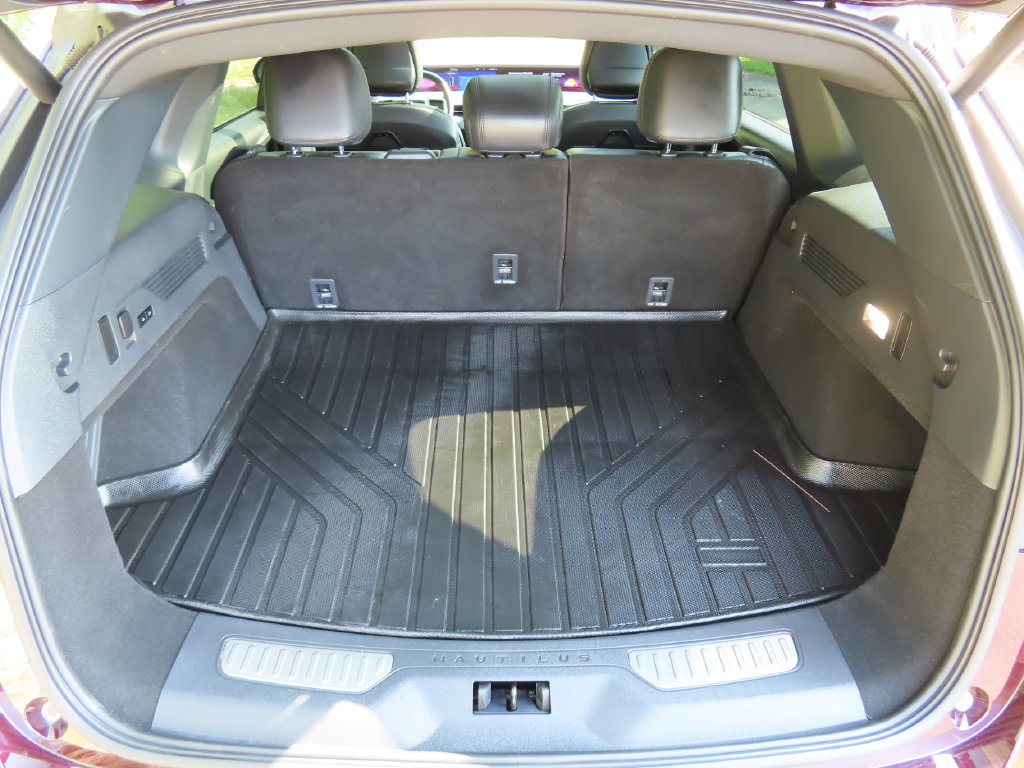Used 2024 Lincoln Nautilus Premier w/ Equipment Group 102A AWD/4WD image 17