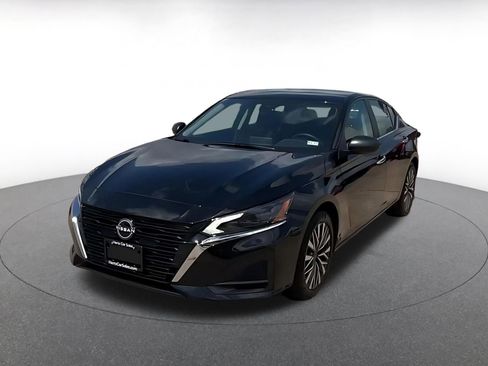 Used 2025 Nissan Altima 2.5 SV FWD image 7