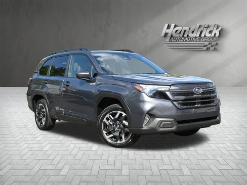 Used 2025 Subaru Forester Premium image 2