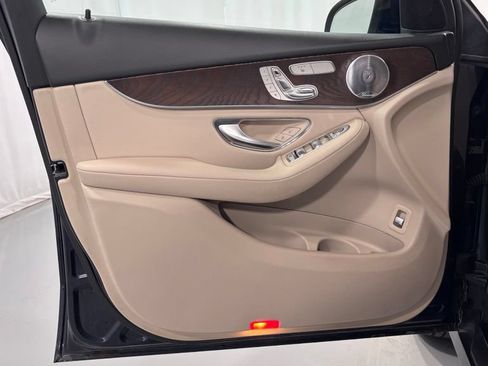 Used 2019 Mercedes-Benz GLC 300 4MATIC image 16