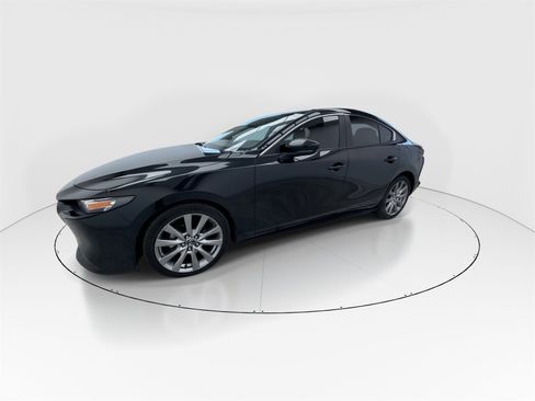 Used 2020 MAZDA MAZDA3 Sedan w/ Select Package image 4