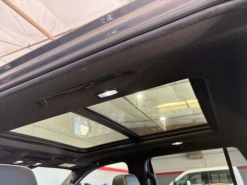 Used 2021 Chevrolet Tahoe Premier w/ Premium Package image 7