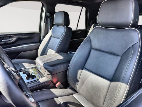 Used 2025 GMC Yukon Elevation w/ Technology Package AWD/4WD image 13