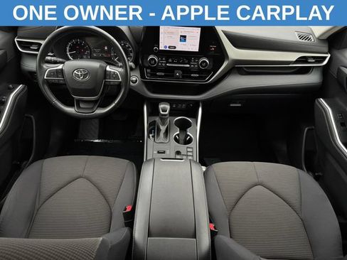 Used 2024 Toyota Highlander LE FWD image 4