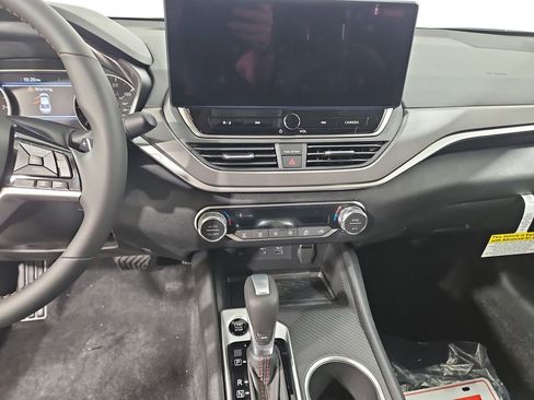 New 2026 Nissan Altima 2.5 SR AWD/4WD image 18