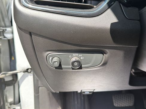 Used 2022 Chevrolet Equinox RS w/ RS Leather Package FWD image 38