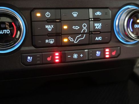 Used 2020 Ford F350 Platinum w/ FX4 Off-Road Package AWD/4WD image 9