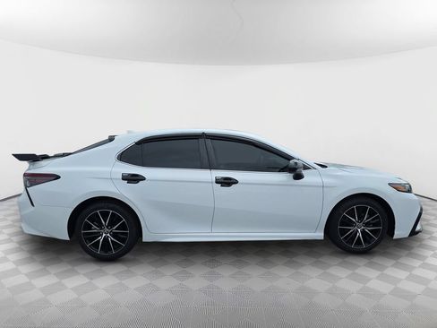 Used 2021 Toyota Camry SE FWD image 9