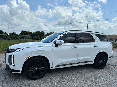 Used 2024 Hyundai Palisade Calligraphy AWD/4WD image 2