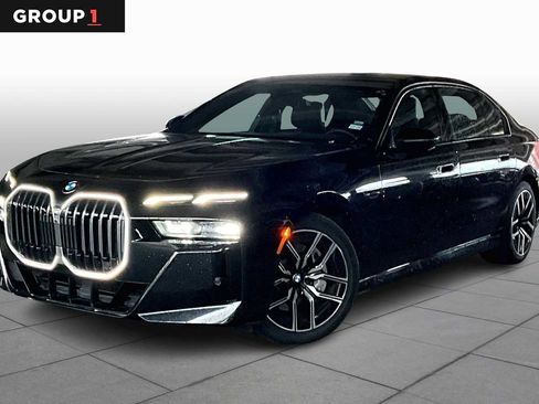 Used 2025 BMW 740i image 1