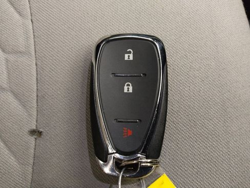 Used 2021 Chevrolet Equinox LS FWD image 32