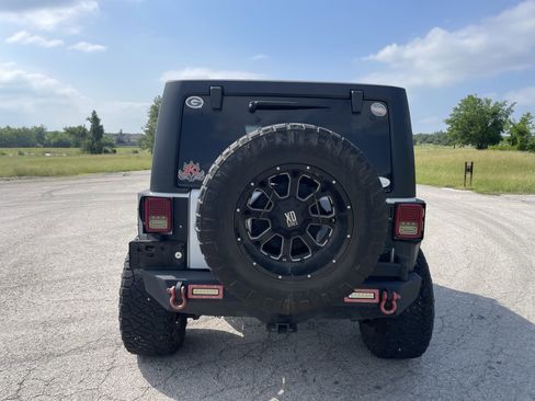 Used 2013 Jeep Wrangler Unlimited Rubicon w/ Connectivity Group image 3