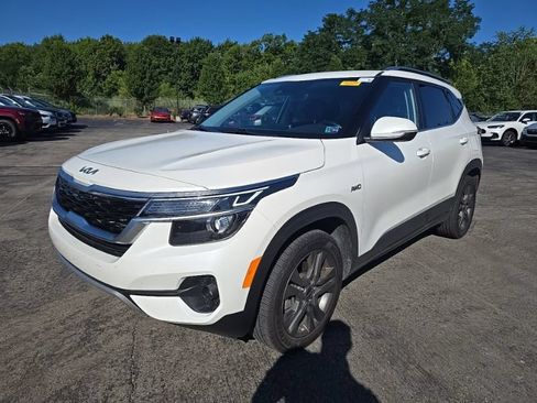 Used 2023 Kia Seltos S w/ Navigation Package AWD/4WD image 3