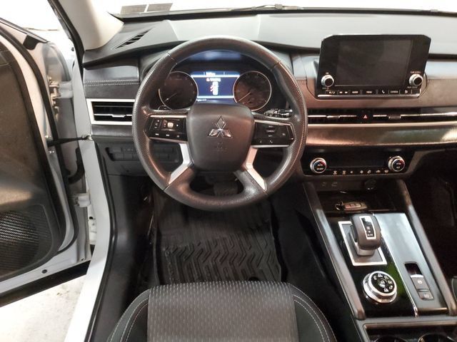 Used 2024 Mitsubishi Outlander ES AWD/4WD image 15