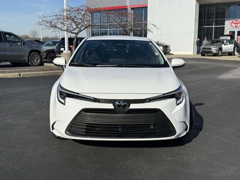 Used 2026 Toyota Corolla LE image 2