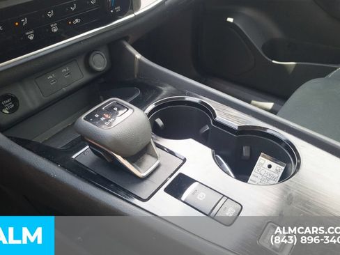 Used 2024 Nissan Rogue S FWD image 9