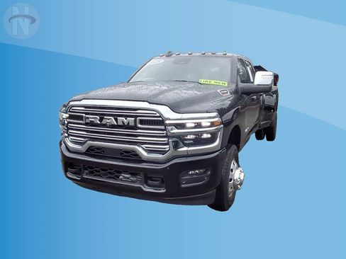 Used 2025 RAM 3500 Limited w/ Towing Technology Group AWD/4WD image 4