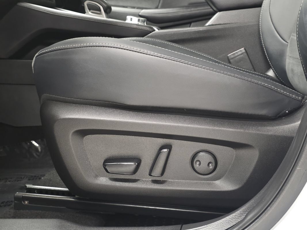 Used 2024 Mitsubishi Outlander AWD image 29