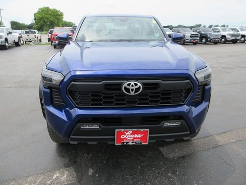 Used 2024 Toyota Tacoma TRD Off-Road AWD/4WD image 14