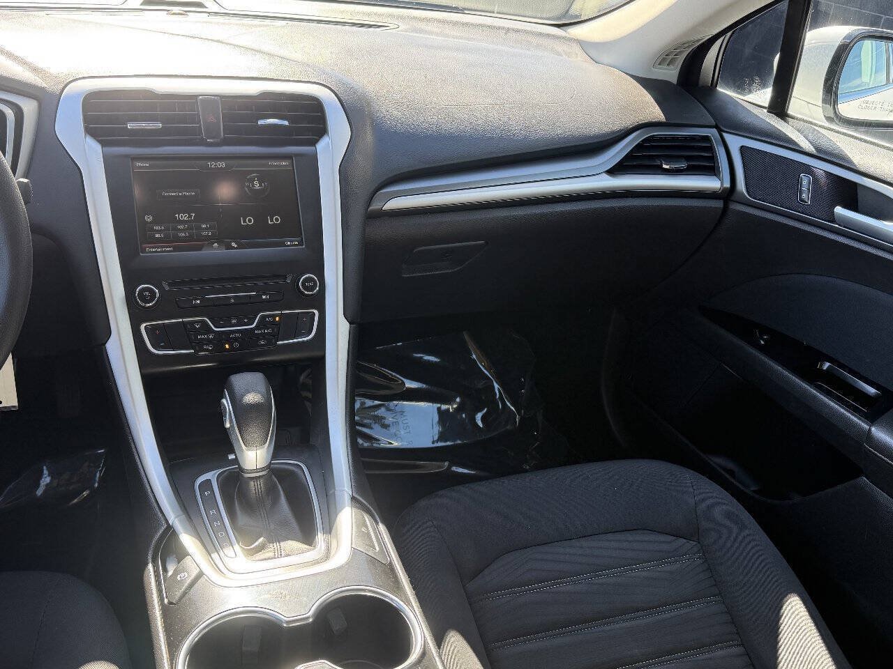 Used 2016 Ford Fusion SE FWD image 9