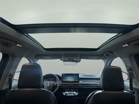 New 2026 Lincoln Corsair Premiere image 17