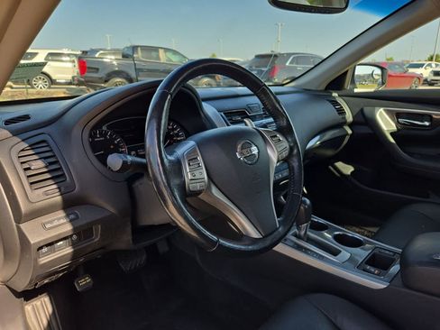 Used 2013 Nissan Altima 3.5 SL FWD image 2