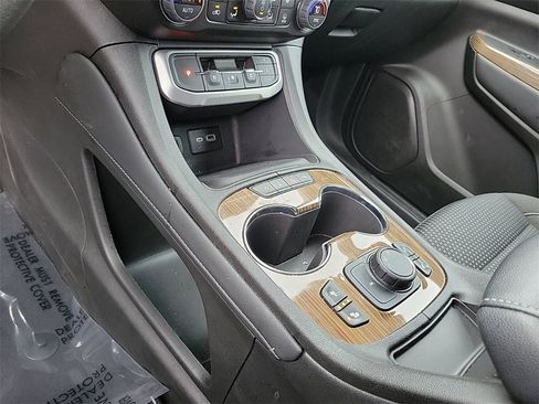 Used 2023 GMC Acadia SLE w/ Driver Convenience Package image 29