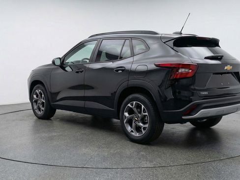 Used 2025 Chevrolet Trax LT image 6