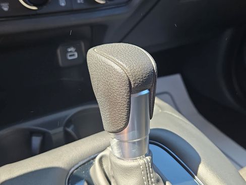 Used 2023 Honda HR-V LX image 15