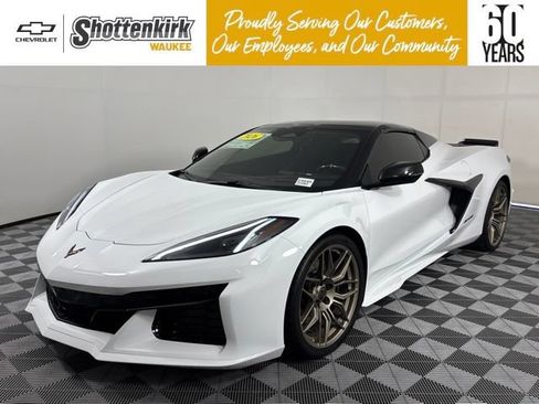Used 2024 Chevrolet Corvette Stingray Premium Cpe w/ Z51 Performance Package RWD image 1