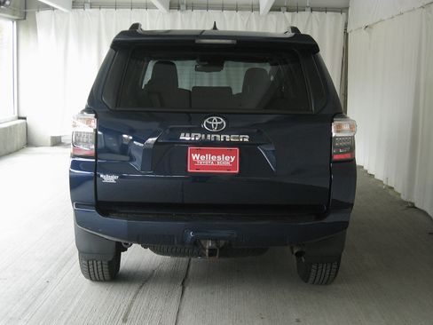 Certified 2021 Toyota 4Runner SR5 Premium image 29