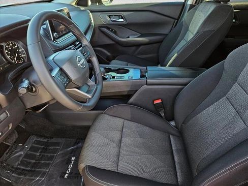 Used 2025 Nissan Rogue SV image 15