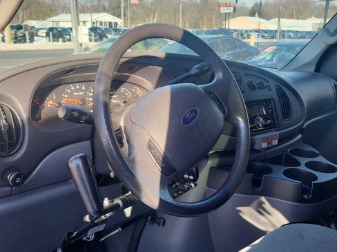 Used 2008 Ford E-150 and Econoline 150 Wagon image 3