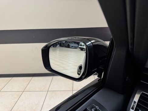 Used 2024 Land Rover Discovery S image 19