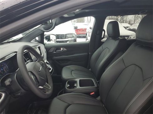 New 2026 Chrysler Pacifica Select image 17