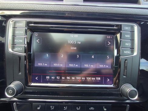 Used 2017 Volkswagen Jetta GLI image 23