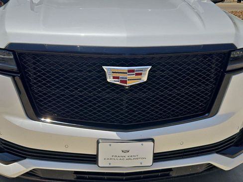 Used 2024 Cadillac Escalade ESV Sport w/ Touring Package AWD/4WD image 6